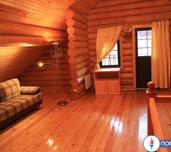 Коттедж с балконом и с красивым видом из окна в Поплавок на Ахтубе