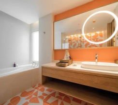 Двухместный семейный люкс Deluxe двуспальная кровать в Centara Karon Resort Phuket