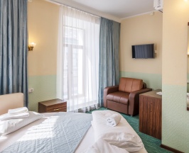 Двухместный Улучшенный номер с кроватью размера "queen-size" и видом на город в Алмаз