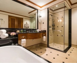 Двухместный номер Guest Ground Floor с видом на бассейн двуспальная кровать в JW Marriott Phuket Resort & Spa