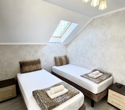 Четырёхместный номер Classic с балконом в Ольга