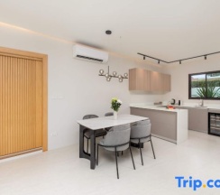 Вилла в Вилла Plunge Modern 2-Bedroom with Private Pool