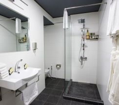 Шестиместный семейный номер Standard в The Phoenix Boutique Hotel