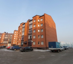 Апартаменты с балконом и с красивым видом из окна в АбаканАпарт