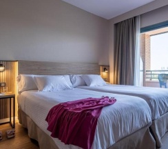 Трёхместный номер Superior с видом на бассейн в Hotel California Palace