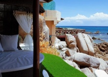 Трёхместное бунгало beachfront в Clear View Resort