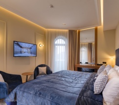 Двухместный люкс Leo с диваном двуспальная кровать в Hayasa Hotel Yerevan