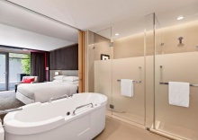 Трёхместный люкс c 1 комнатой в Four Points by Sheraton Bangkok, Sukhumvit 15