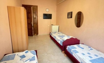 Трёхместный номер Economy с видом на внутренний двор в Апельсин