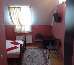 Двухместный номер Эконом Мансарда двуспальная кровать в Людмила