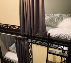 Кровать в общем номере в DAN Hostel