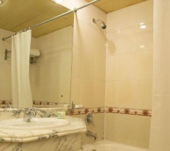 Люкс с видом на бассейн в Курортный отель Grand Oasis Resort