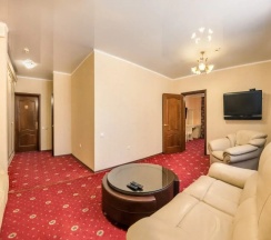 Двухместный люкс с балконом (двуспальная кровать) в Red hotel