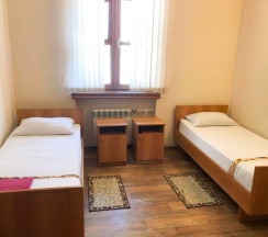 Кровать в общем номере в Kdo Сочи