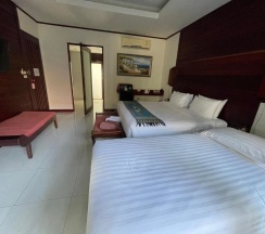 Трёхместный номер Standard с видом на бассейн в Howard Johnson by Wyndham Phuket Naiyang