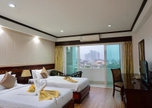 Четырёхместный номер Standard Пентхаус в Miloft Sathorn hotel