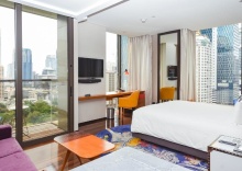 Номер Standard с балконом и с видом на сад в Hotel Indigo Bangkok Wireless Road, an IHG Hotel