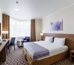 Бизнес с двуспальной кроватью KING SIZE в Raymond