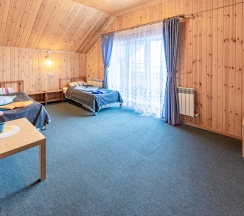 Четырёхместный люкс Superior рядом с пляжем в Ласточкин дом