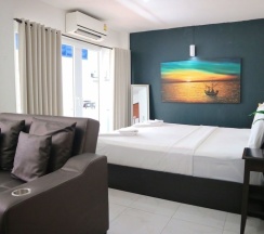 Двухместный номер Deluxe с балконом двуспальная кровать в Sunshine Guest House