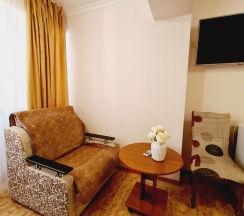 4-местный номер комфорт семейный в Золотой Лев