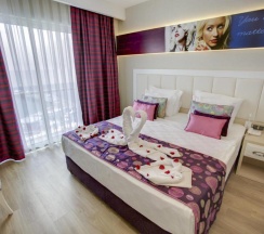 Семейный номер Standard с видом на море в Azura Deluxe Resort & Spa