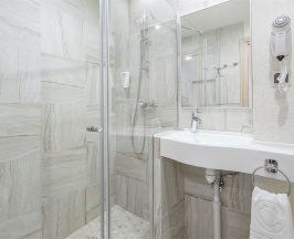 Улучшенный семейный номер в Harbor Club Hotel