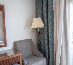 Семейный номер Standard с видом на город в Elysees Hotel