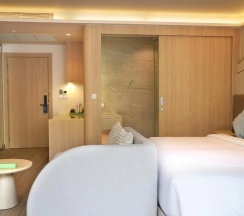 Двухместный номер Deluxe Grand Pool Plus двуспальная кровать в Wyndham Garden Naithon Phuket