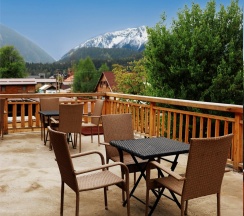 Трехкомнатный комфорт с общей террасой и видом на горы | 2 этаж в Hayat Haus