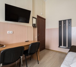 Трехместный номер с общей ванной комнатой в Алиса