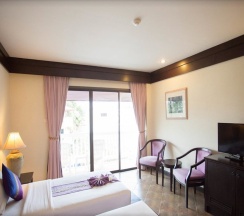 Номер Deluxe с балконом в Kata Poolside Resort
