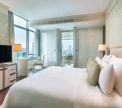 Люкс с 2 комнатами с видом на парк в Oriental Residence Bangkok