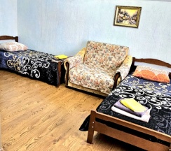 Трёхместные апартаменты Classic с балконом и с красивым видом из окна в Жемчуг village