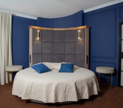 Двухместный Джуниор сюит Делюкс Премьер двуспальная кровать в Гранд-Отель Восток