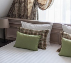 Номер люкс премиум в Аверон