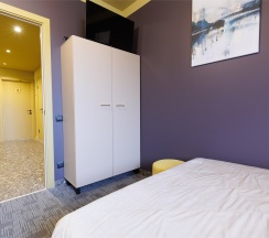 Небольшой двухместный номер с личными удобствами вне номера в Simple hotel B9