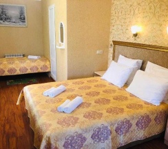 Трёхместный номер Standard с красивым видом из окна в Гуля