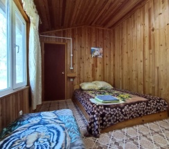 Комната стандарт с 1 односпальной и 1 двуспальной кроватью в Камень Льва