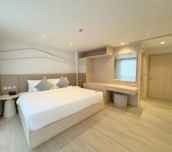 Семейный люкс Plus Outdoor Bathtub с 2 комнатами в Wyndham Garden Naithon Phuket