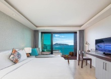 Двухместный номер Deluxe с видом на море двуспальная кровать в Zenmaya Oceanfront Phuket, Trademark Collection by Wyndham