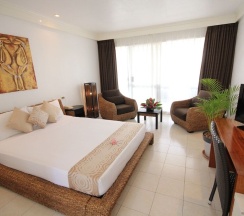 Номер Superior с балконом в The Melanesian Port Vila Hotel