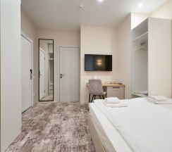 Улучшенный двухместный с 2 кроватями и 1 большой в Nogaev Hotel