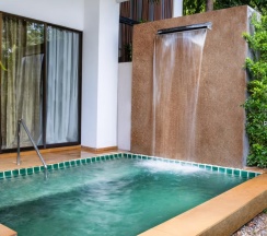 Двухместный номер Plunge Pool Standard Central Building (двуспальная кровать) в Отель Holiday Inn Resort Phuket Karon Beach by IHG