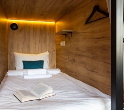 Общий 6-местный номер Classic room в Caps hotel