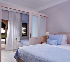 Семейный номер Standard в Aphrodite Hills Hotel