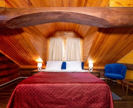 2. Семейный номер с двуспальной кроватью и диваном в Усадьба Маанселька