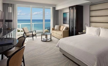 Двухместный полулюкс Sorrento oceanfront (двуспальная кровать) в Fontainebleau Miami Beach