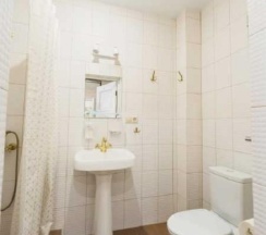 Номер стандарт с 1 односпальной и 1 двуспальной кроватью №3 в Даховская долина