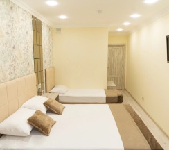 Трёхместный люкс в Family Inn